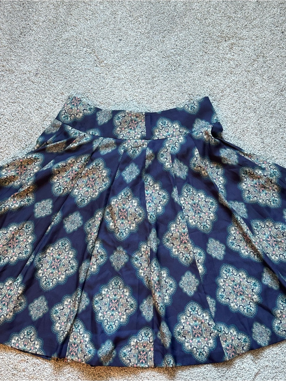 Ann Taylor navy blue, multi-color patterned pleated skirt Size 4